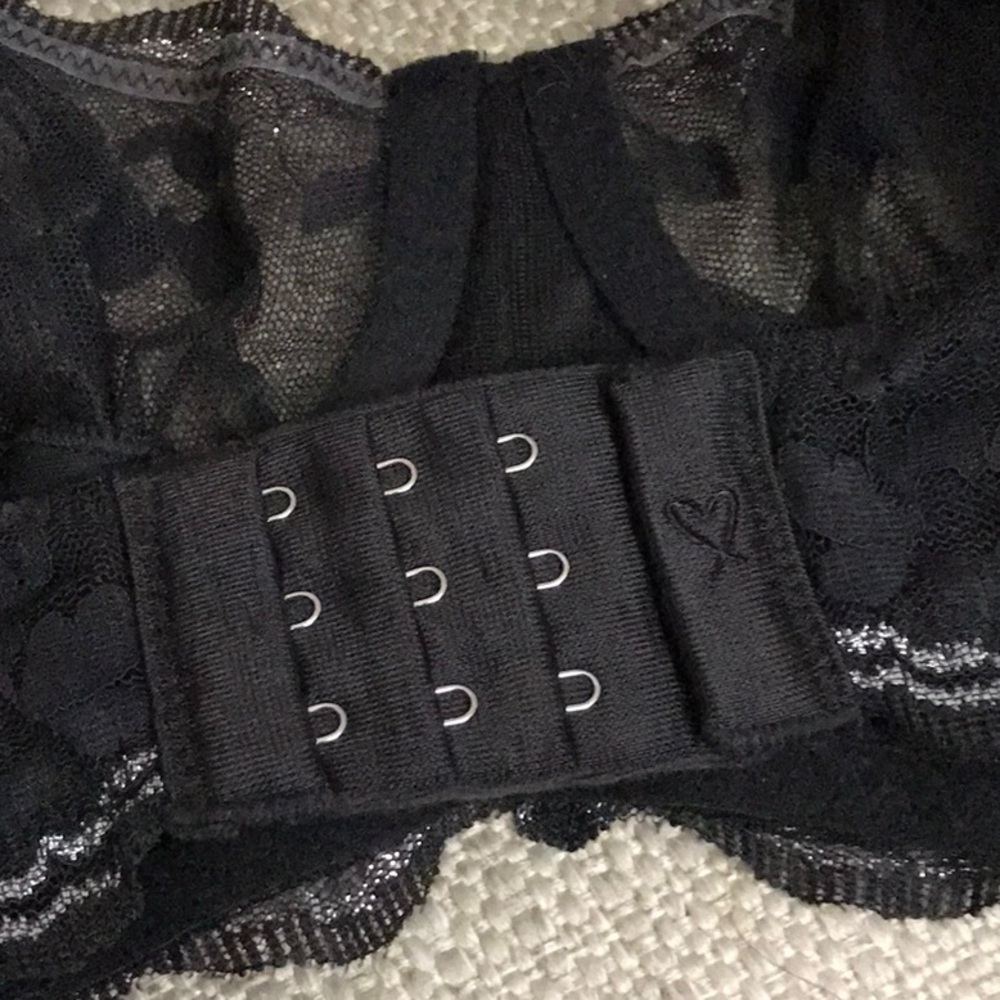Victoria’s Secret Push-Up Bra 32C - Picture 3 of 8